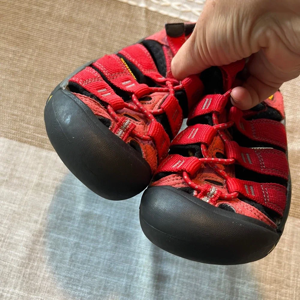 Keen Newport H2 Waterproof Sport Sandals Red Black Kids Size 1 US